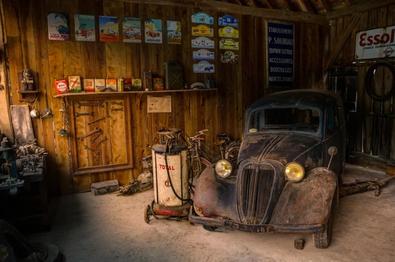 Mobile mechanic explaining a fixed price service quote to a customer